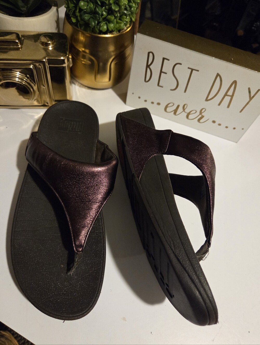 FitFlop Women's Lulu Leather Toe-Post Thong Sandals Chocolate Metallic - Picture 5 of 10
